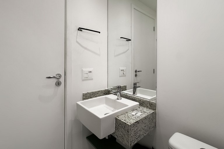 Studio Moderno a poucos passos do metro