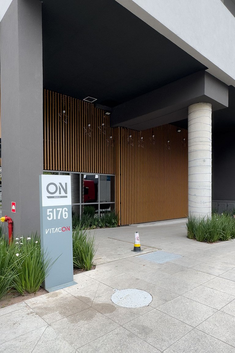 Studio completo ao lado do metro Brooklin