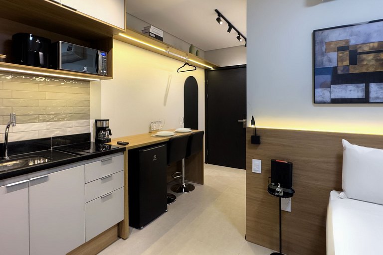 Studio completo ao lado do metro Brooklin