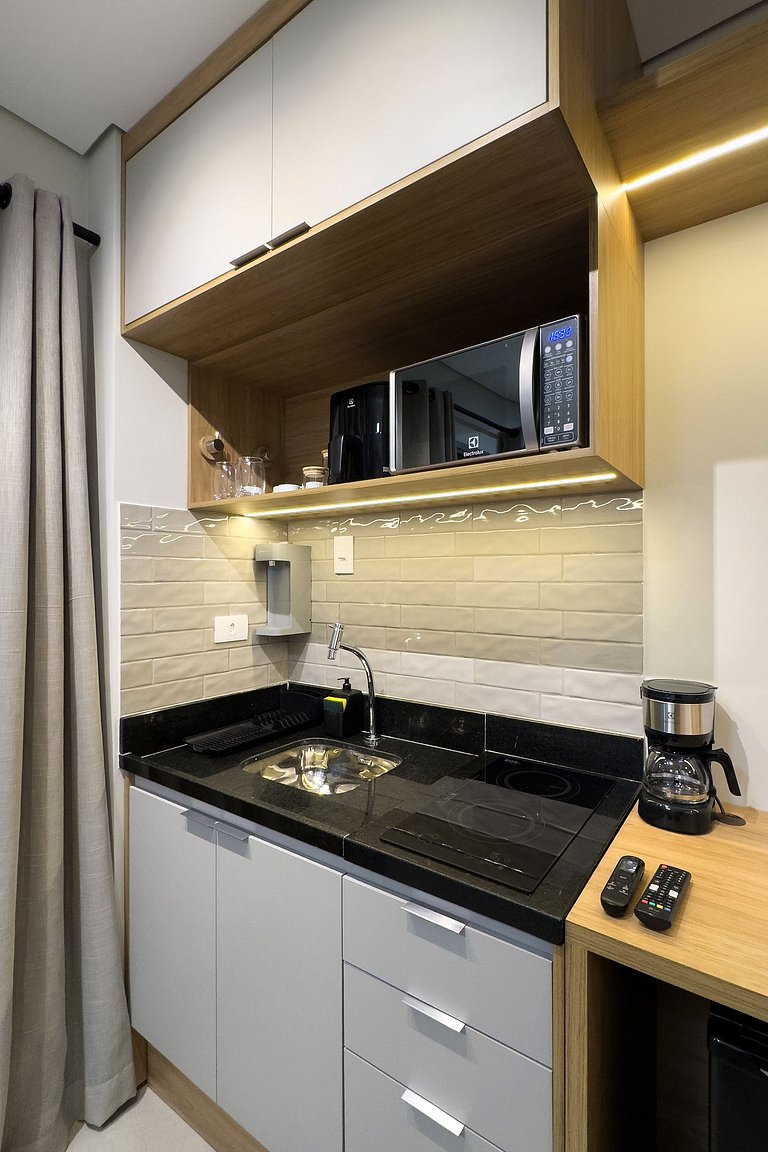 Studio completo ao lado do metro Brooklin