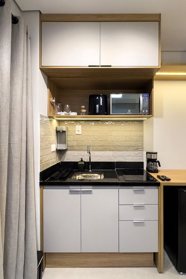 Studio completo ao lado do metro Brooklin